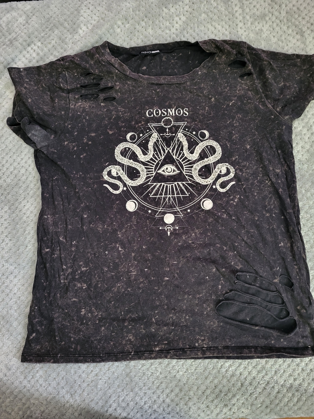 Fashuon Nova Graphic Distressed Black Women's Tee 2x